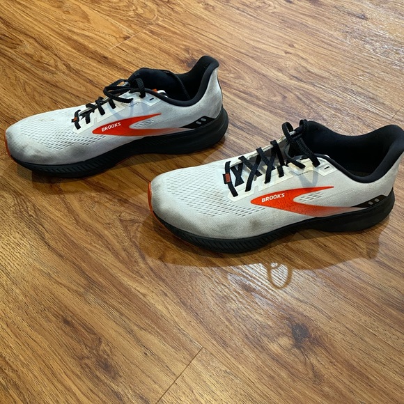 Men’s Brooks Launch 8 Running Shoes - Picture 3 of 4